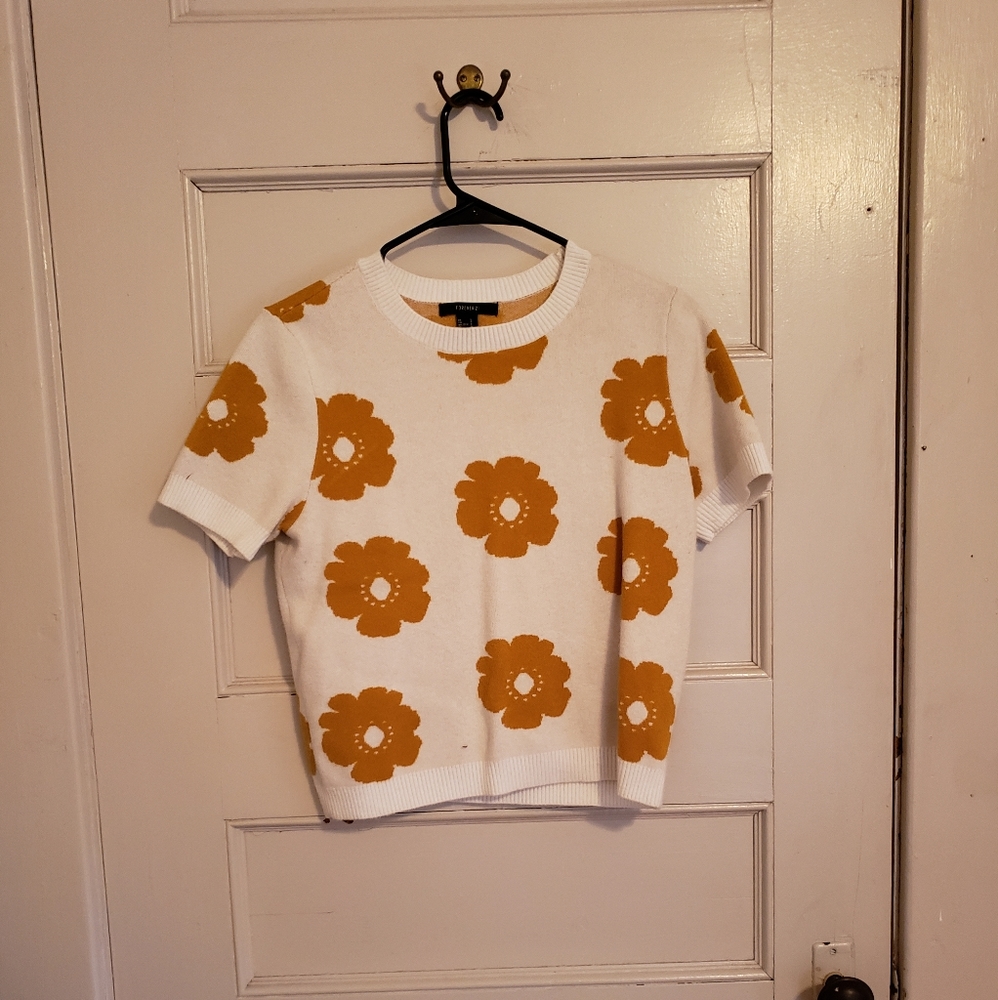 Yellow and cream short sleeve flower sweater
